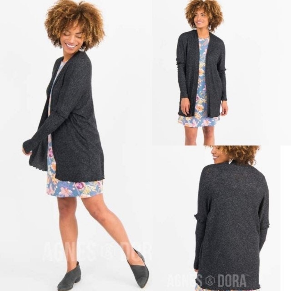 Agnes & Dora Thumbhole Open Front Card Size XL&2XL
